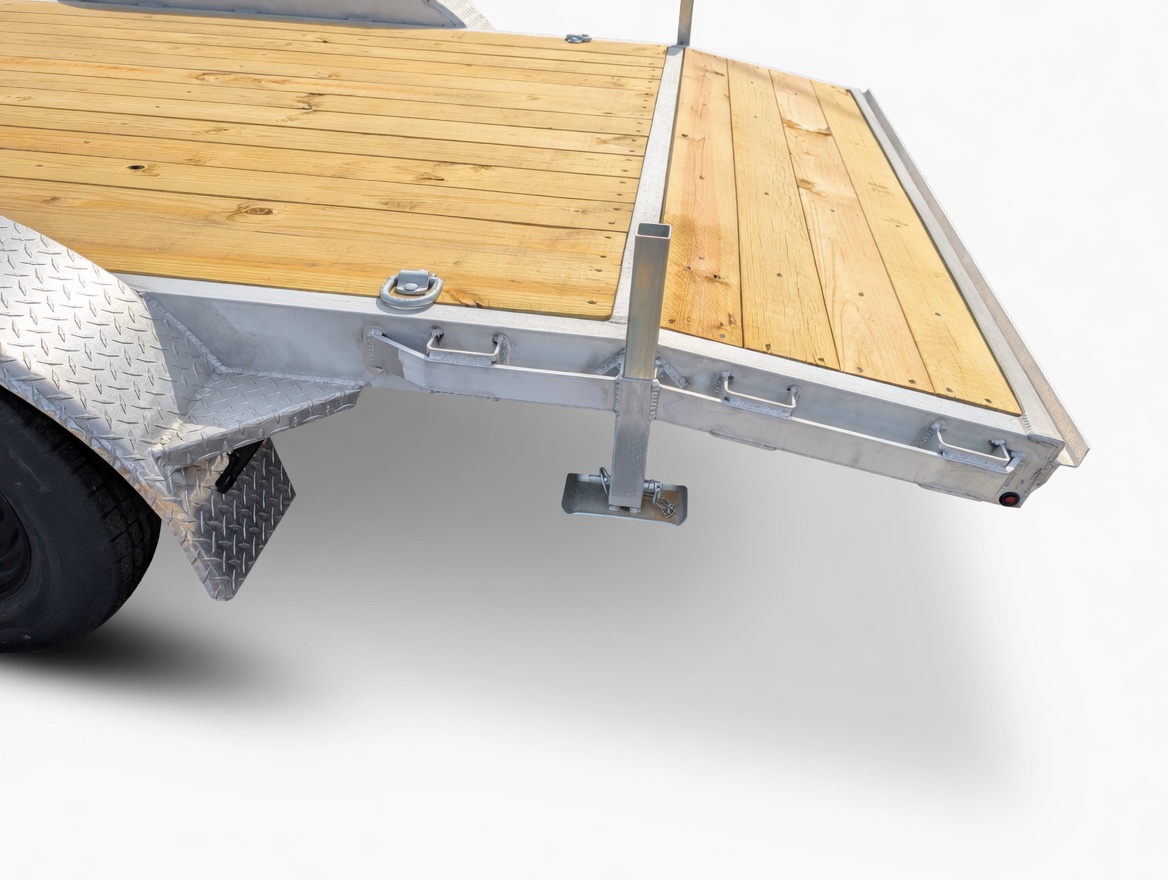 Silver Ox Boss 7K car hauler diamond-plate fender and ramp detail
